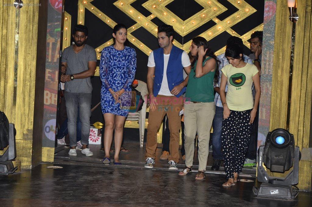 Deeksha Seth, Armaan Jain promote Lekar Hum Deewana Dil on the sets of Entertainment Ke Liye Kuch Bhi Karega in Yashraj on 30th June 2014