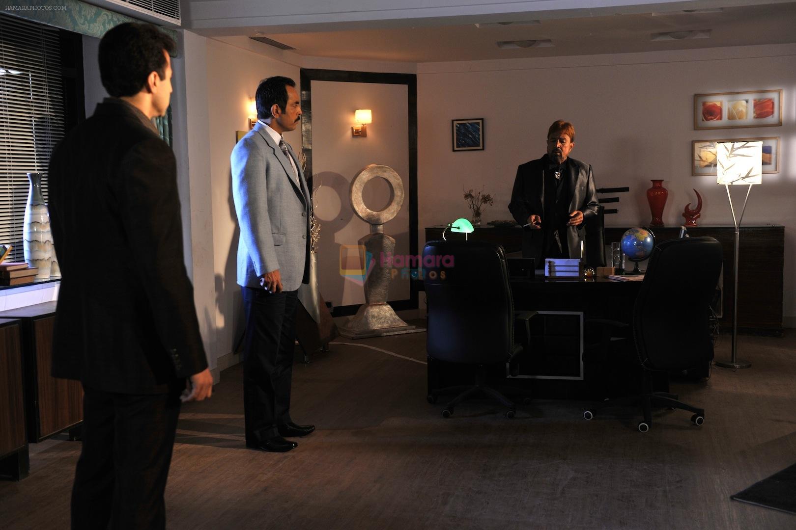 Aryan Vaidhy, Vishwajit Pradhan & Rajesh Khanna in the still from movie Riyasat