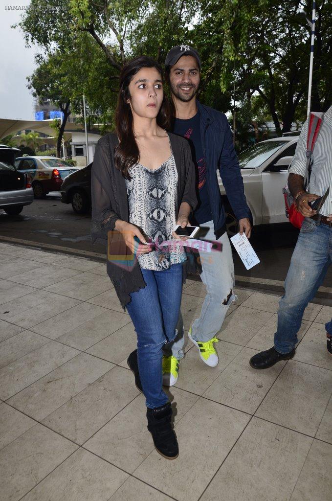 Alia Bhatt, Varun Dhawan leave for Hyderabad Humpty Sharma Ki Dulhania promotions in Mumbai Airport on 3rd July 2014