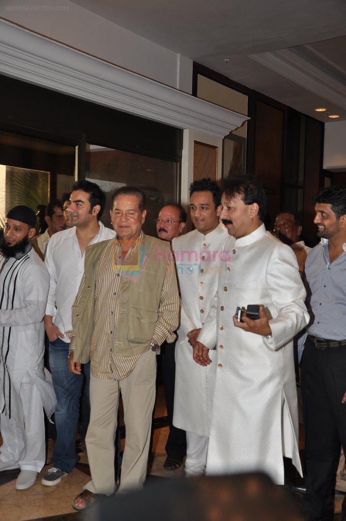 Salim Khan at Baba Siddiqui's iftar party in Mumbai on 6th July 2014