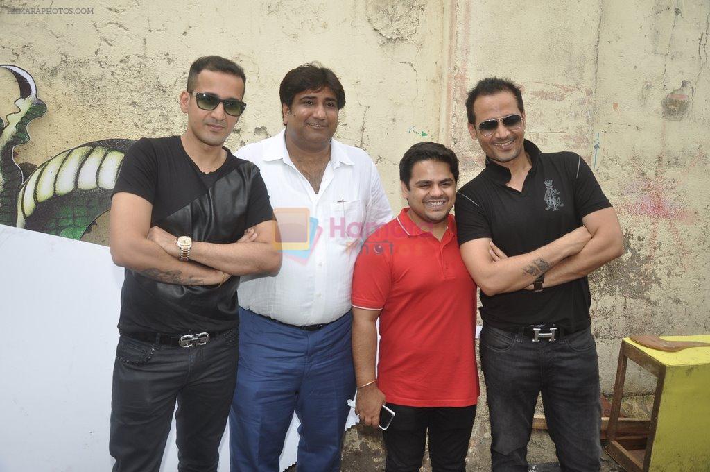 manmeet Gulzar, Harmeet Gulzar on location of film Sharafat Gayi Tel Lene in Andheri, Mumbai on 8th July 2014