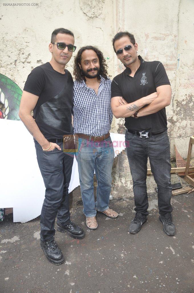 Gurmmeet Singh, manmeet Gulzar, Harmeet Singh on location of film Sharafat Gayi Tel Lene in Andheri, Mumbai on 8th July 2014