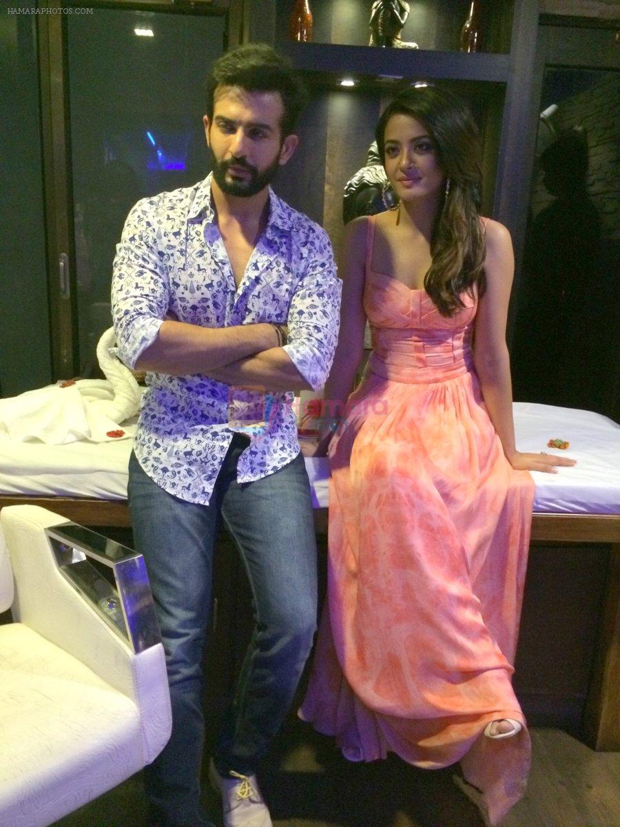 Surveen Chawla, Jay Bhanushali promote Hate Story 2 in Jaipur on 9th July 2014