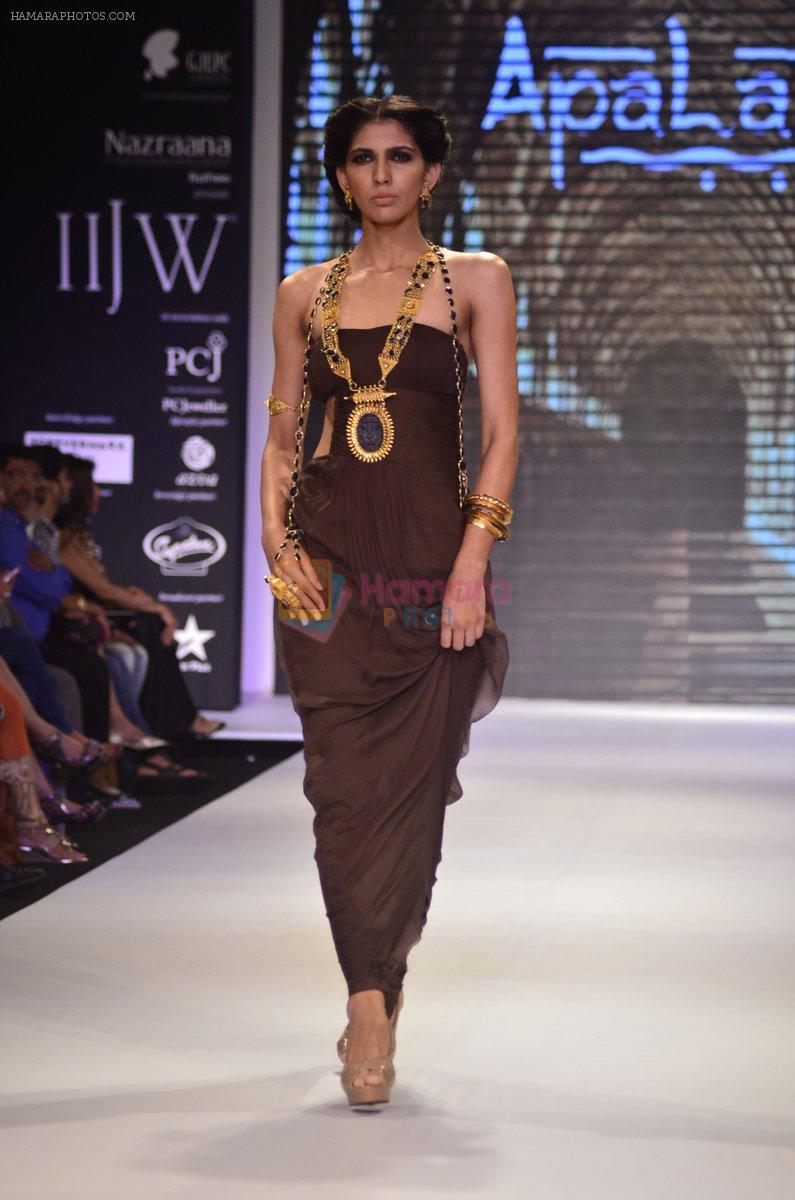 Model walk for Apala Jewels at IIJW Day 1 in Grand Hyatt, Mumbai on 14th July 2014