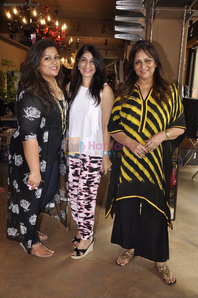 Sharmilla Khanna at a Spicy Sangria Pop Up exhibition hosted by Shaan and Sharmilla Khanna in Mana Shetty's R House in Worli on 26th July 2014