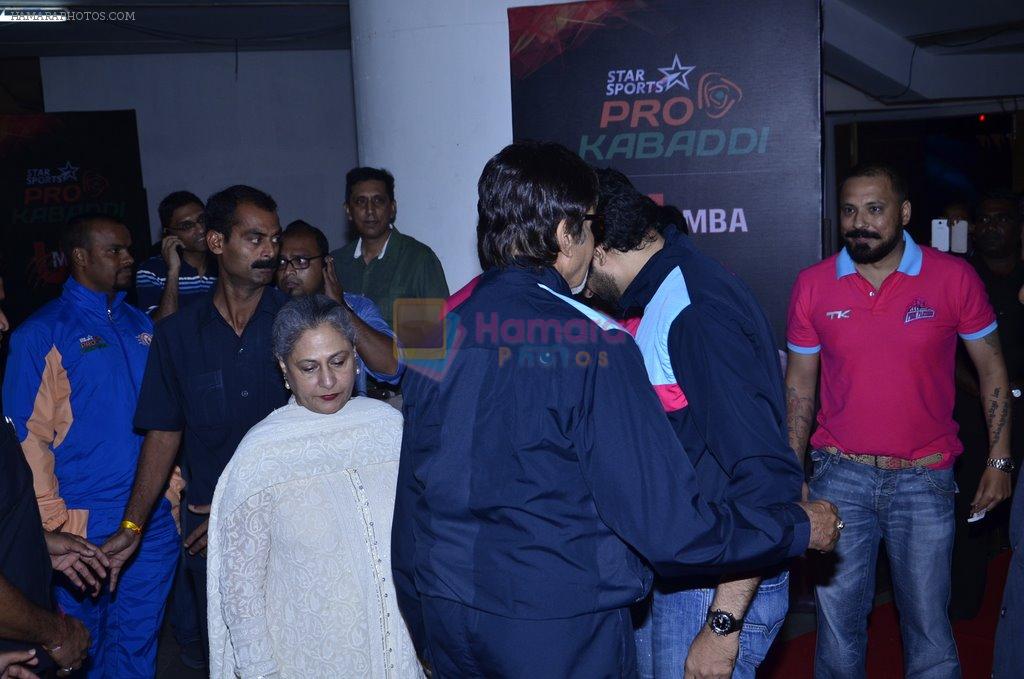 Jaya Bachchan,Shweta Bachchan, Abhishek Bachchan, Amitabh Bachchan at Pro Kabbadi Match in NSCI on 26th July 2014