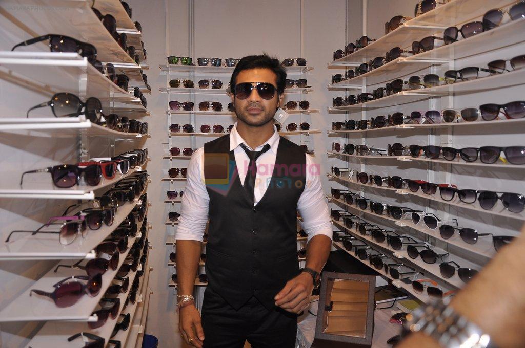 Mohammed Nazim (lead actor of Sathiya) inaugurates Parikrama fashion exhibition in Blue Sea on 4th Aug 2014