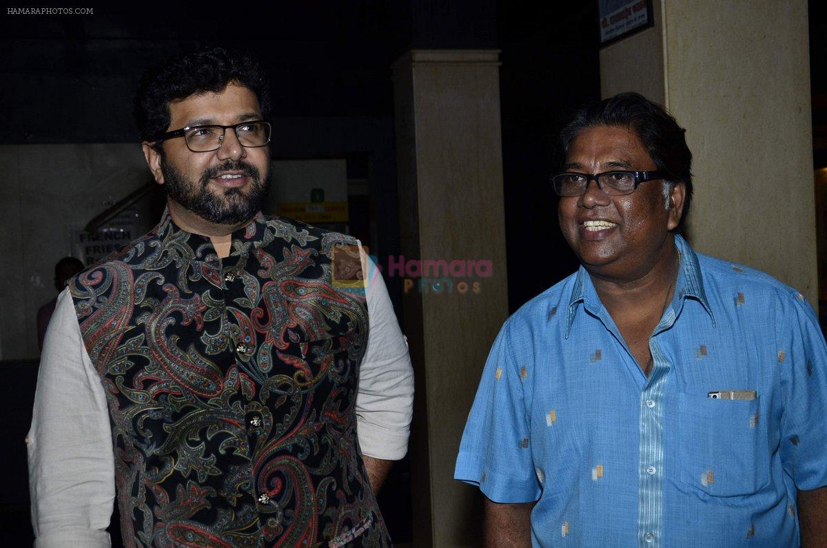 Avadhoot Gupte at the Premiere of Makrand Deshpande's Saturday Sunday movie in Chitra Cinema on 6th Aug 2014