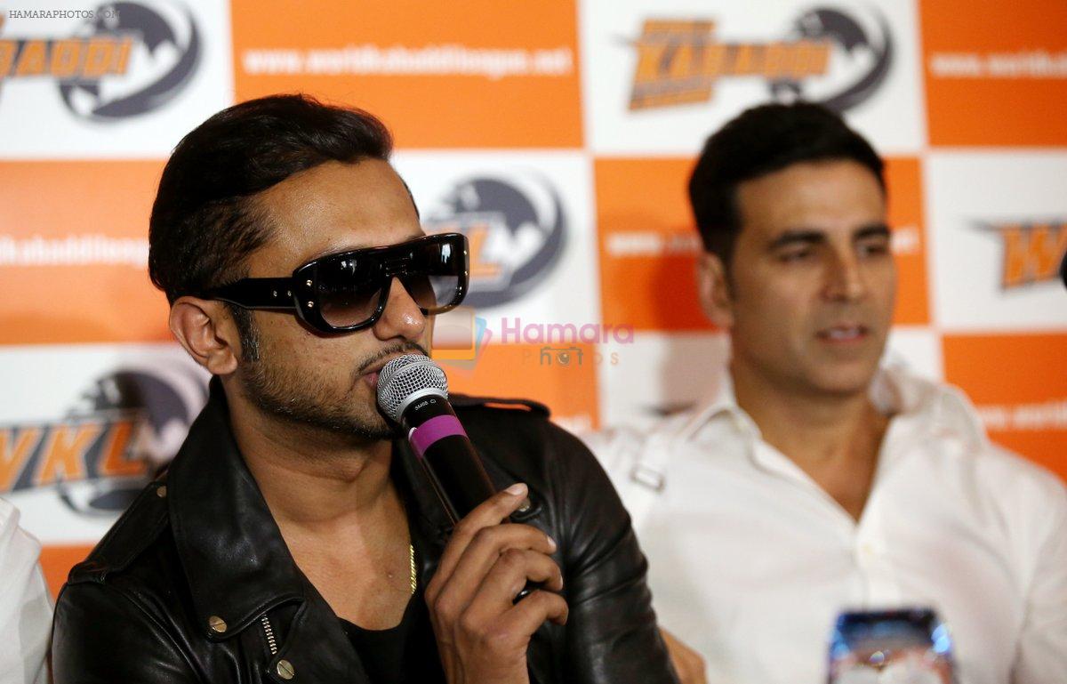 Akshay Kumar, Yo Yo Honey Singh at World Kabbai League launch in London on 9th Aug 2014