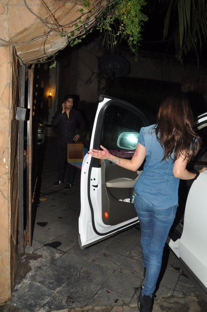 Alia Bhatt snapped at Karan's house in Bandra, Mumbai on 15th Aug 2014