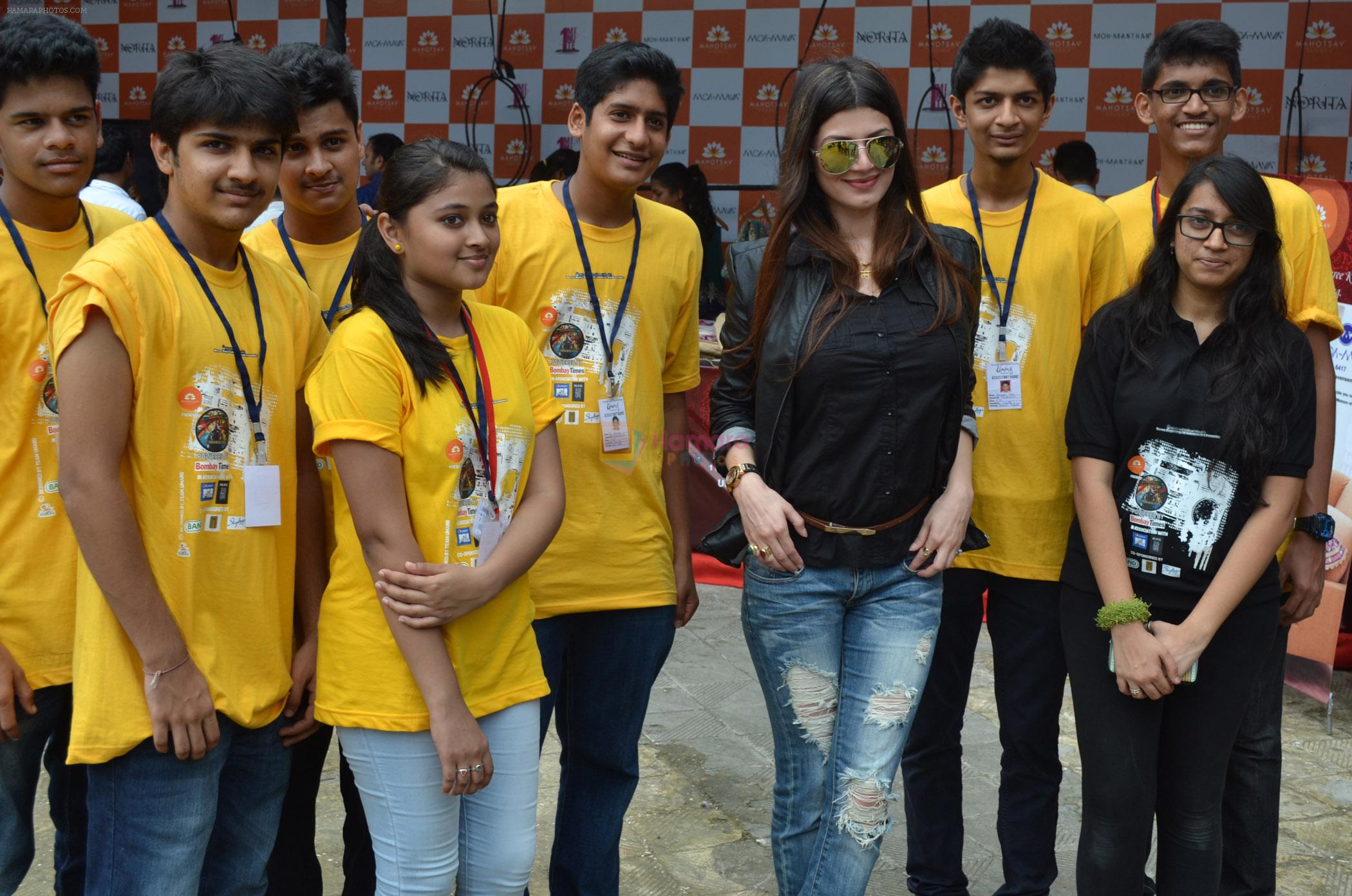 Kainaat Arora at the Umang college Festive 2014 launch.18