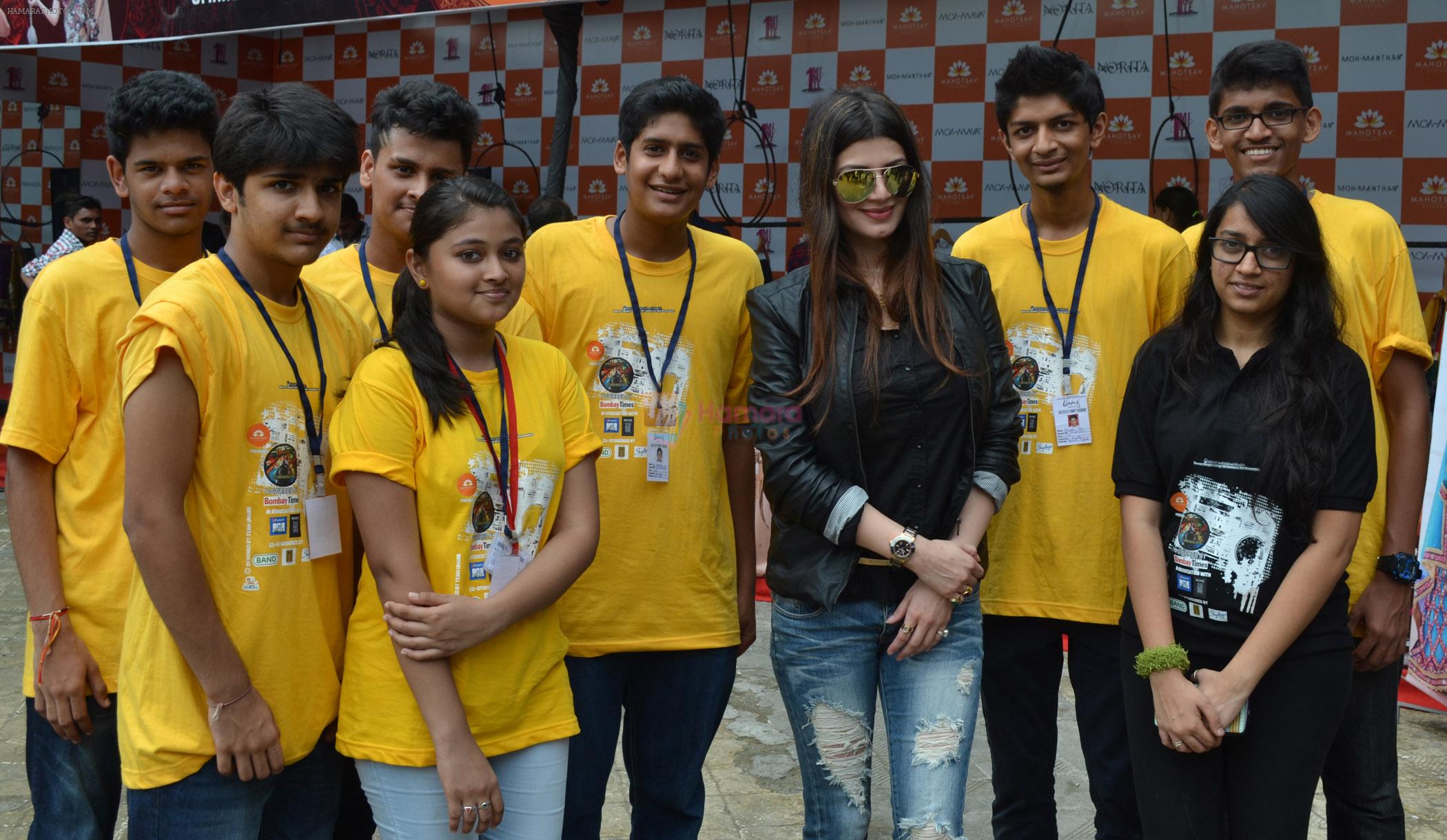 Kainaat Arora at the Umang college Festive 2014 launch.24