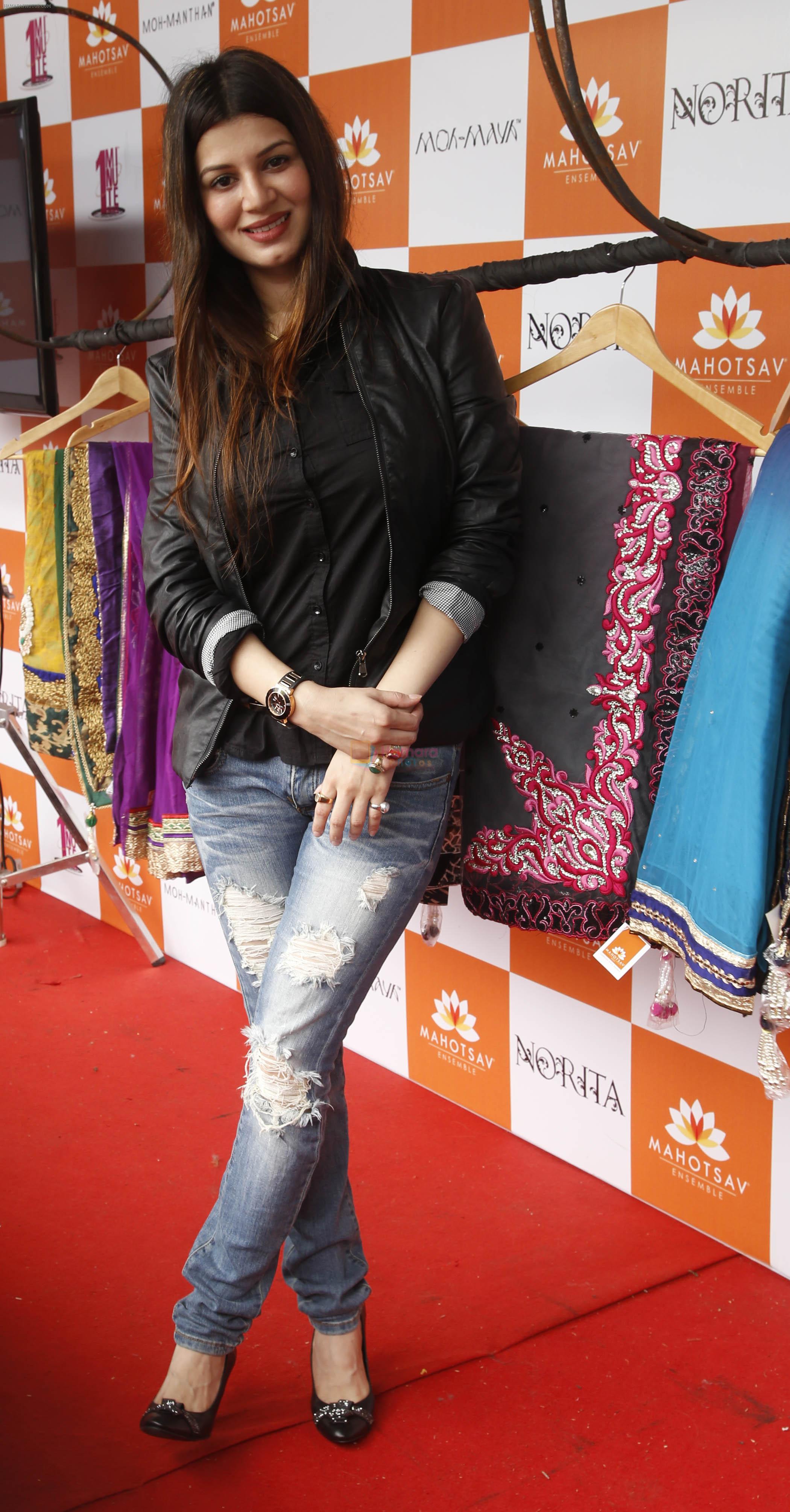 Kainaat Arora at the Umang college Festive 2014 launch on the Day.5
