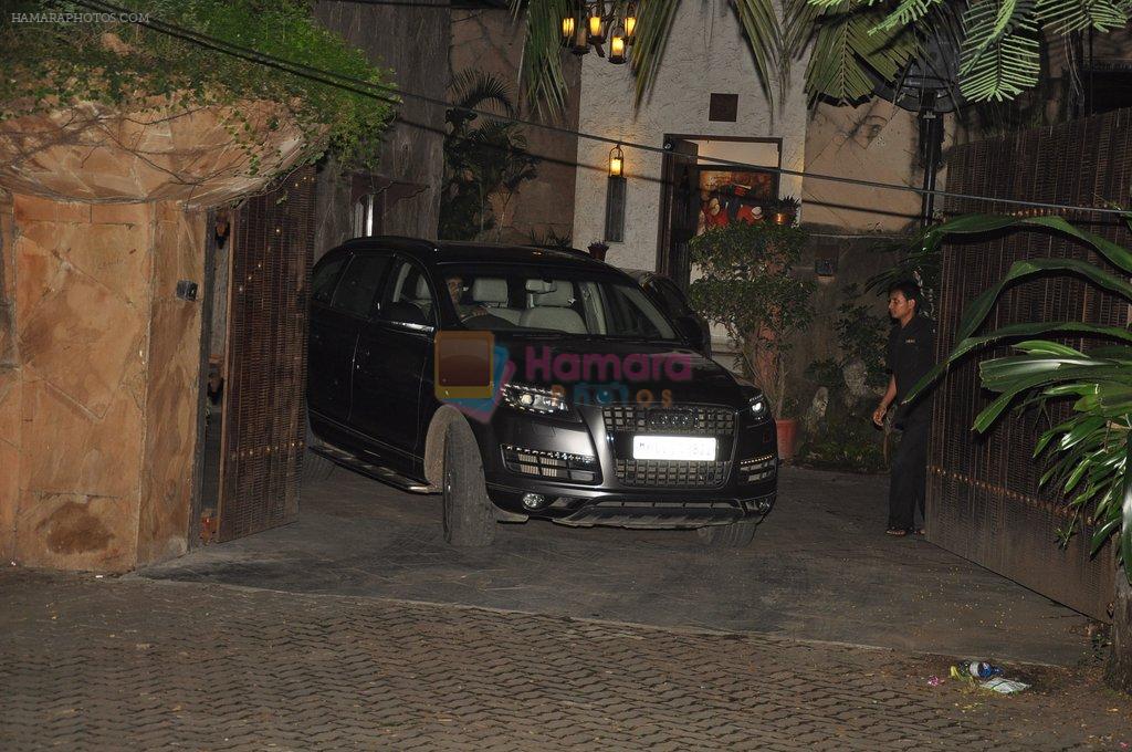 Aditya Roy Kapoor snapped at Ranbir's house on 16th Aug 2014