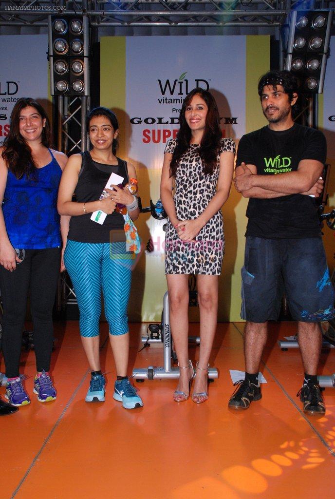 Pooja Chopra, Vikas Bhalla at Gold Gym Super Spin Contest in Bandra, Mumbai on 23rd Aug 2014