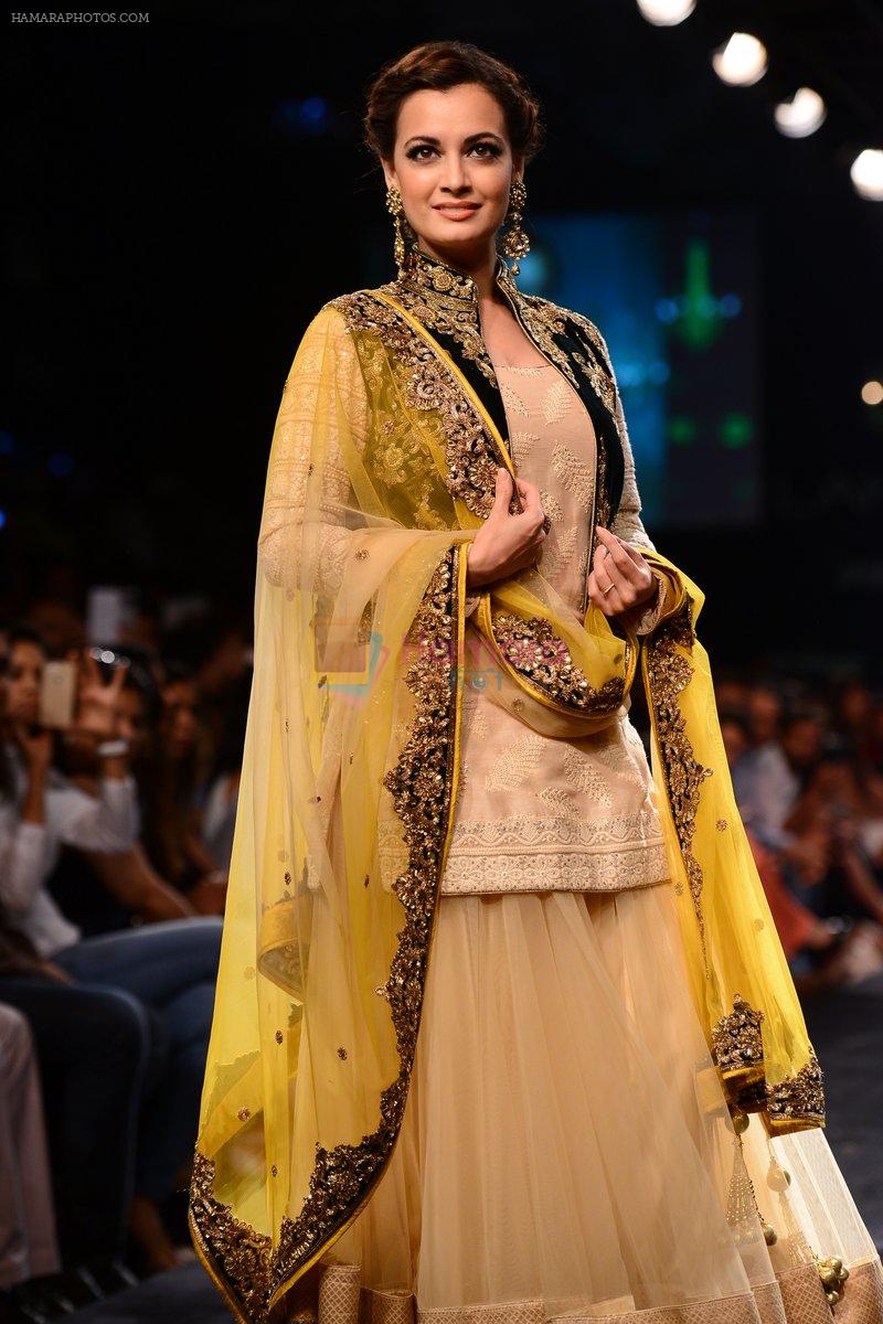 Dia Mirza walk the ramp for Vikram Phadnis at LFW 2014 Day 5 on 23rd Aug 2014