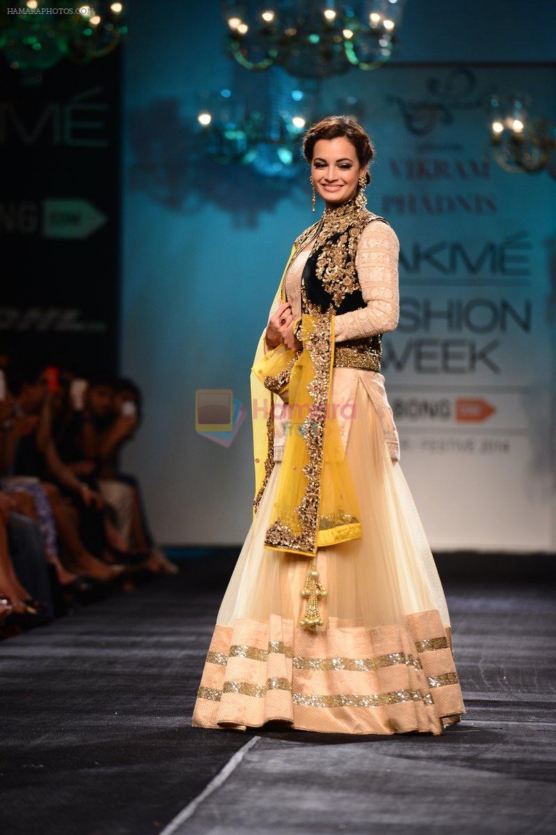 Dia Mirza walk the ramp for Vikram Phadnis at LFW 2014 Day 5 on 23rd Aug 2014