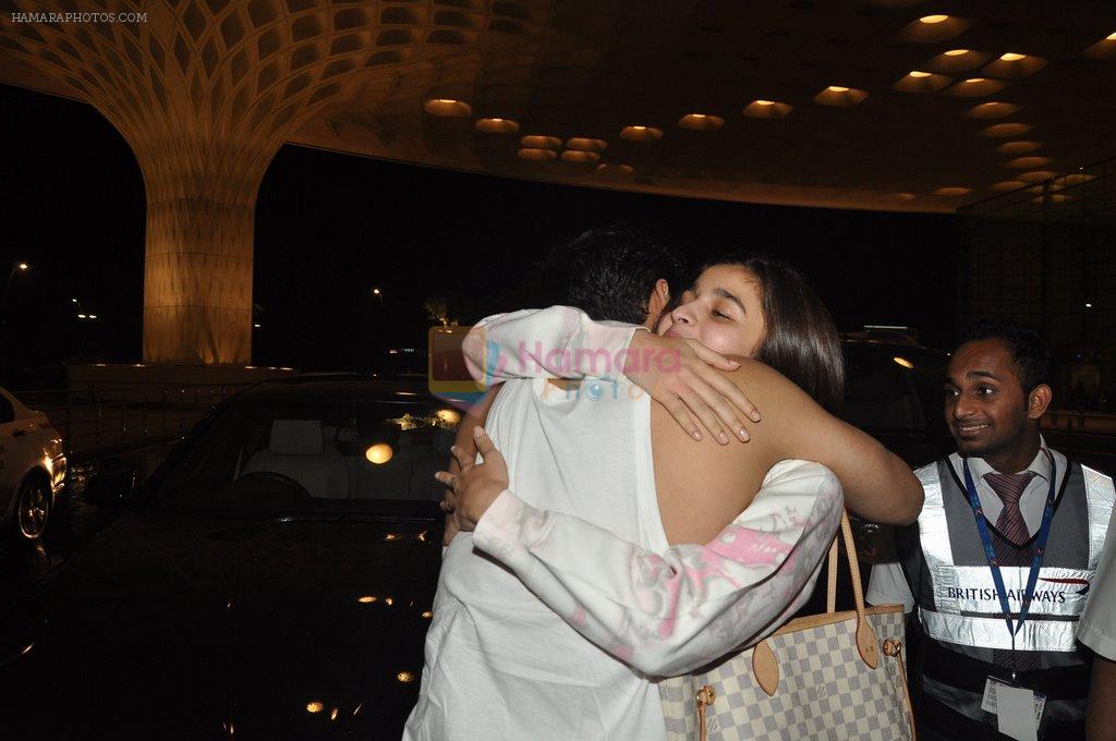Ayan Mukerji comes to drop Alia Bhatt at airport in Mumbai on 25th Aug 2014
