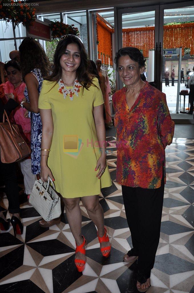 Tanuja, Tanisha Mukherjee at Araish in Four Seasons on 26th Aug 2014