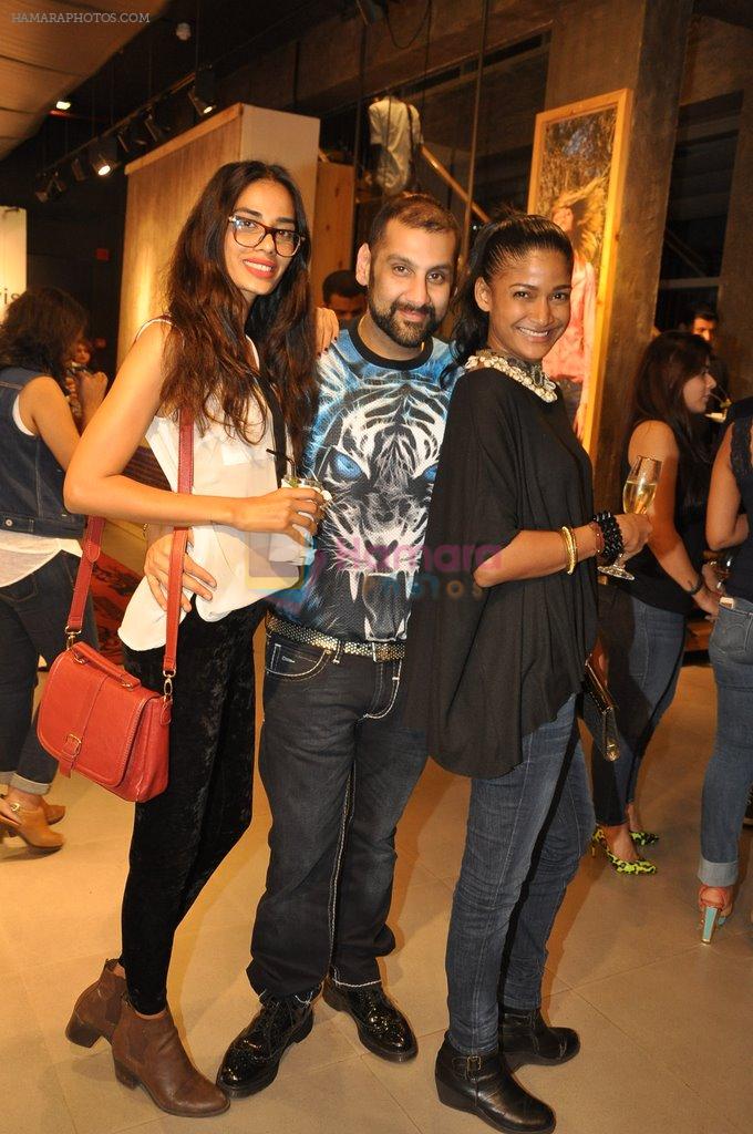 Carol Gracias at Levis Khadi Collection Launch in Khar on 26th Aug 2014