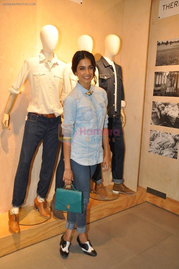 Sarah Jane Dias at Levis Khadi Collection Launch in Khar on 26th Aug 2014