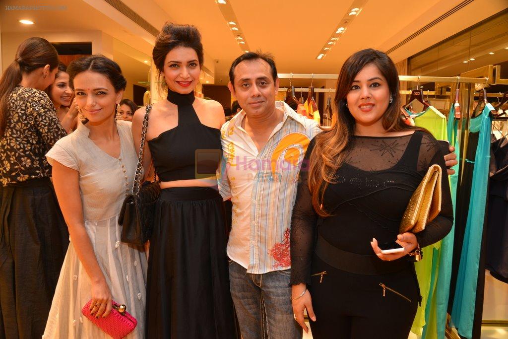 Karishma Tanna at Aza store launch in Bandra, Turner Road on 28th Aug 2014