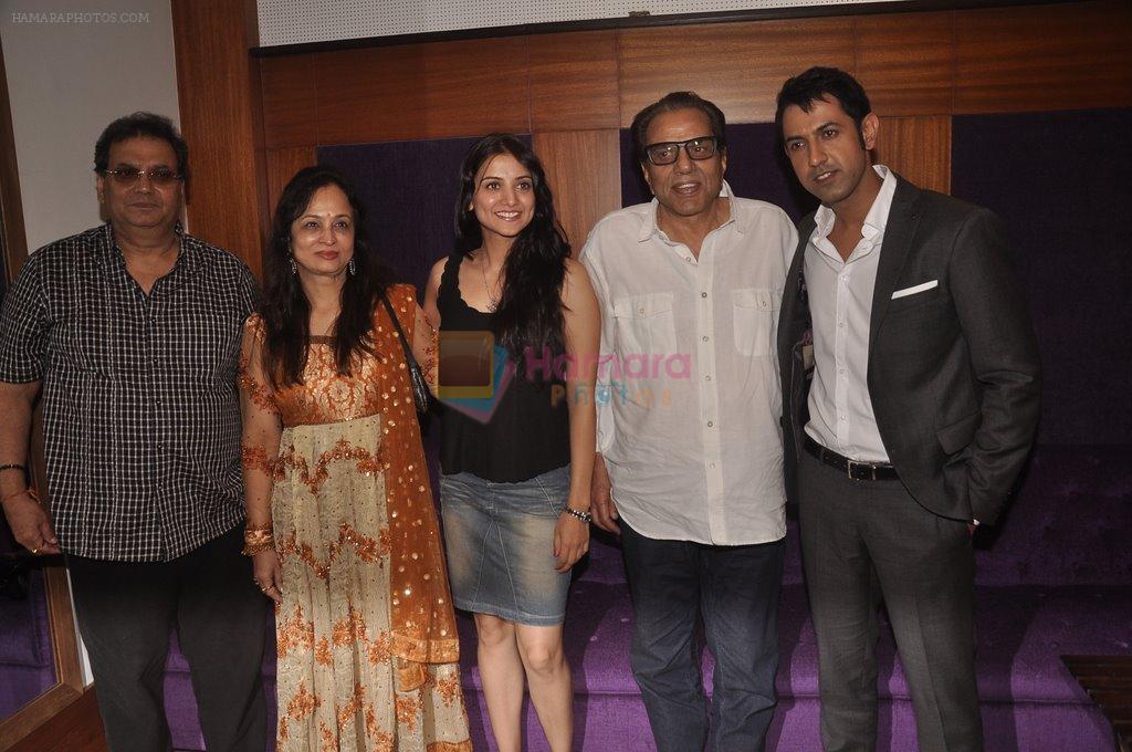 Dharmendra, Gippy Grewal, Subhash Ghai, Dharmendra, Gippy Grewal, Subhash Ghai, Kulraj Randhawa, Smita Thackeray at Double Di Trouble screening in Sunny Super Sound, Mumbai on 29th Aug 2014