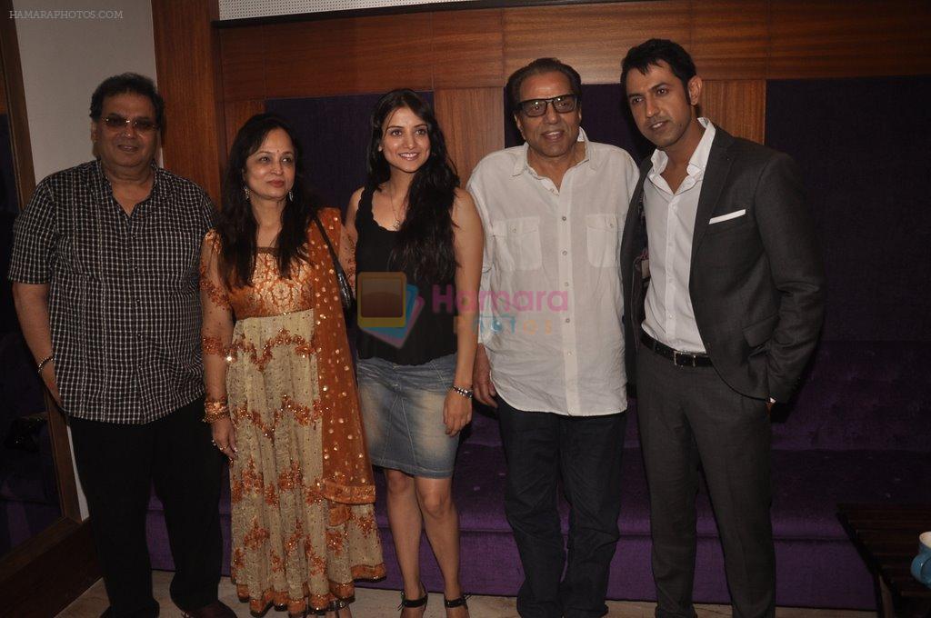 Dharmendra, Gippy Grewal, Subhash Ghai, Kulraj Randhawa, Smita Thackeray at Double Di Trouble screening in Sunny Super Sound, Mumbai on 29th Aug 2014