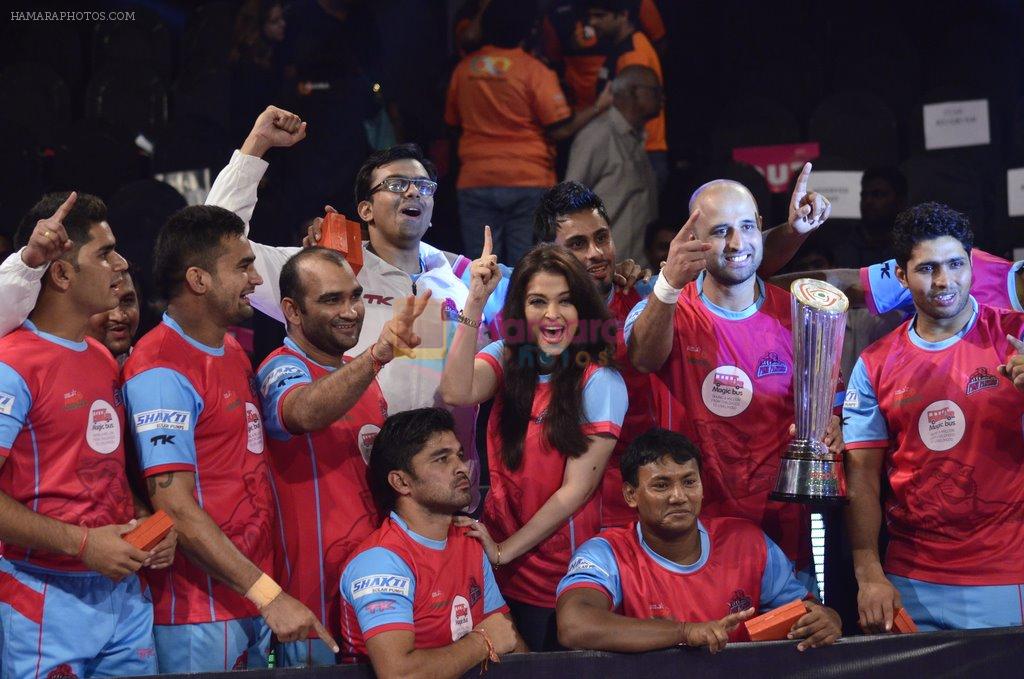 Aishwarya Rai Bachchan at Pro Kabaddi grand finale in Mumbai on 31st Aug 2014