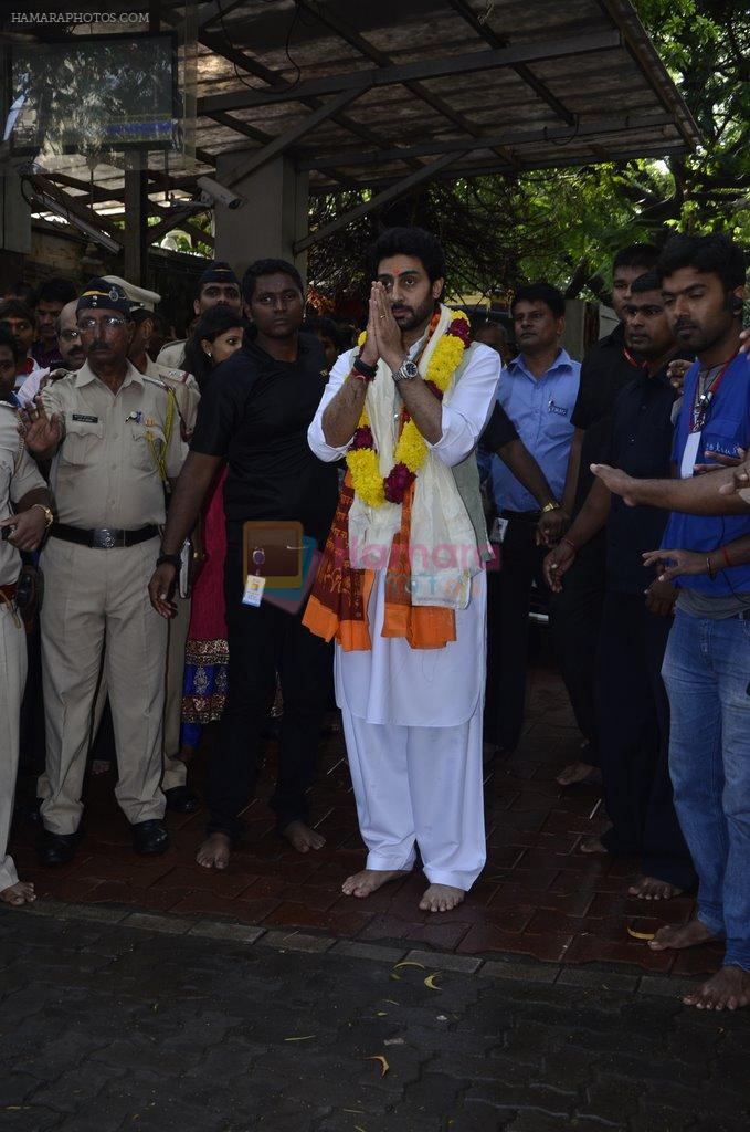 Abhishek Bachchan visits Siddhivinayak Temple in Mumbai on 4th Sept 2014