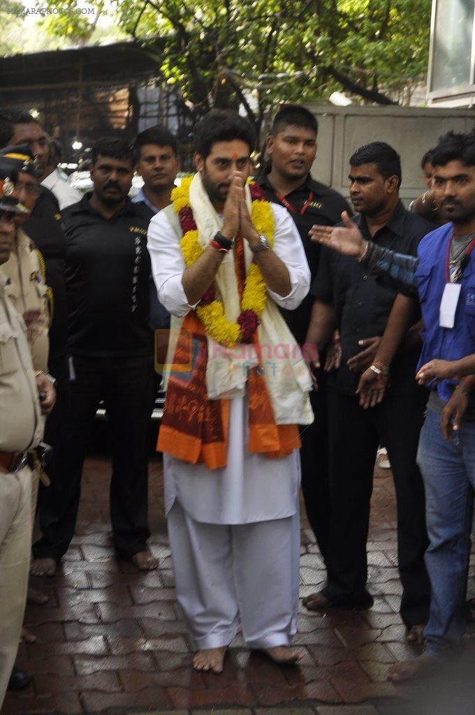 Abhishek Bachchan visits Siddhivinayak Temple in Mumbai on 4th Sept 2014