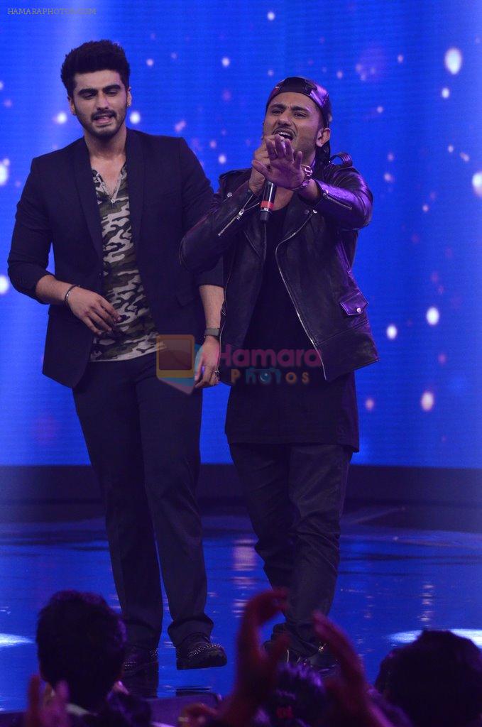 Arjun Kapoor, Yo Yo Honey Singh on the sets of Raw Stars in Mumbai on 8th Sept 2014