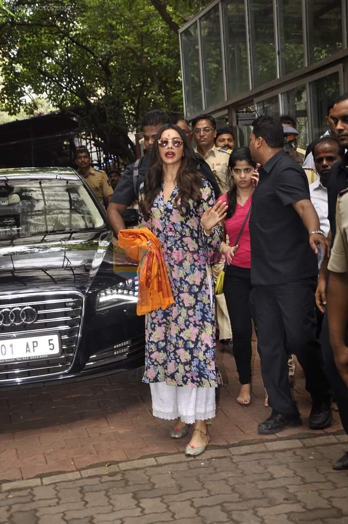 Deepika Padukone visits Siddhivinayak Temple to take blessings for Finding Fanny in Mumbai on 12th Sept 2014