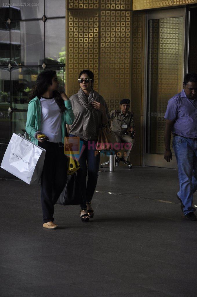 Sridevi, Khushi Kapoor returns from SIIMA on 14th Sept 2014