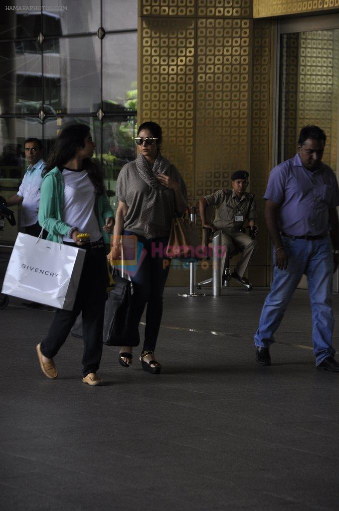 Sridevi, Khushi Kapoor returns from SIIMA on 14th Sept 2014