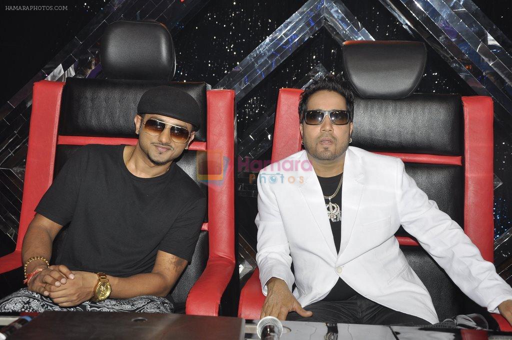 Yo Yo Honey Singh, Mika Singh on the sets of Raw Star in Mumbai on 15th Sept 2014