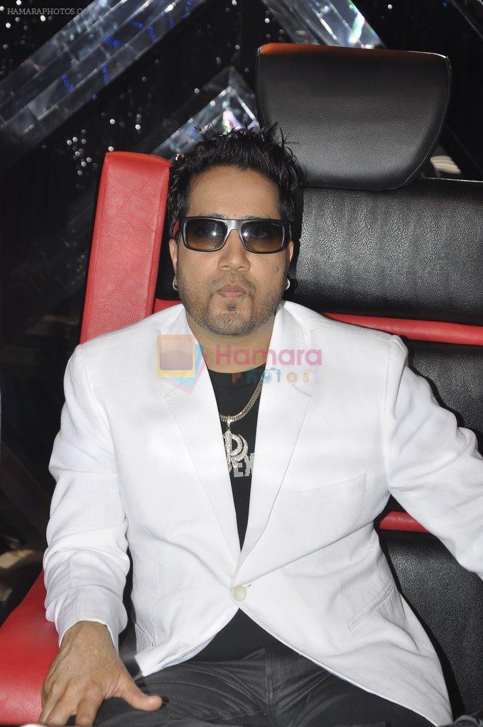 Mika Singh on the sets of Raw Star in Mumbai on 15th Sept 2014