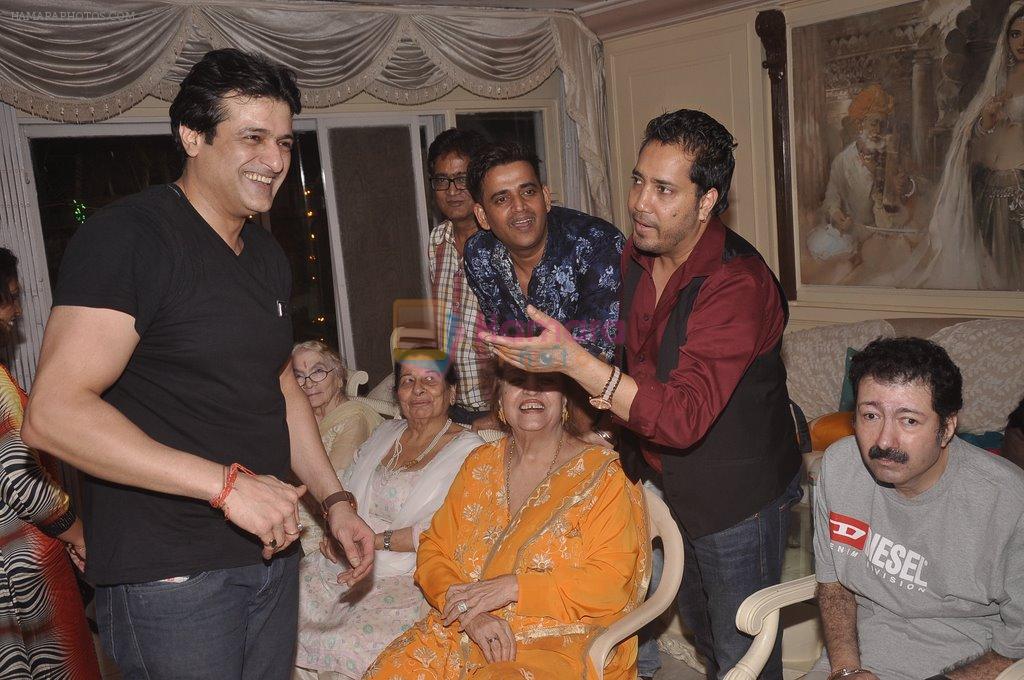 Mika Singh, Ravi Kishan, Arman Kohli at Arman Kohli's father birthday in Mumbai on 16th Sept 2014