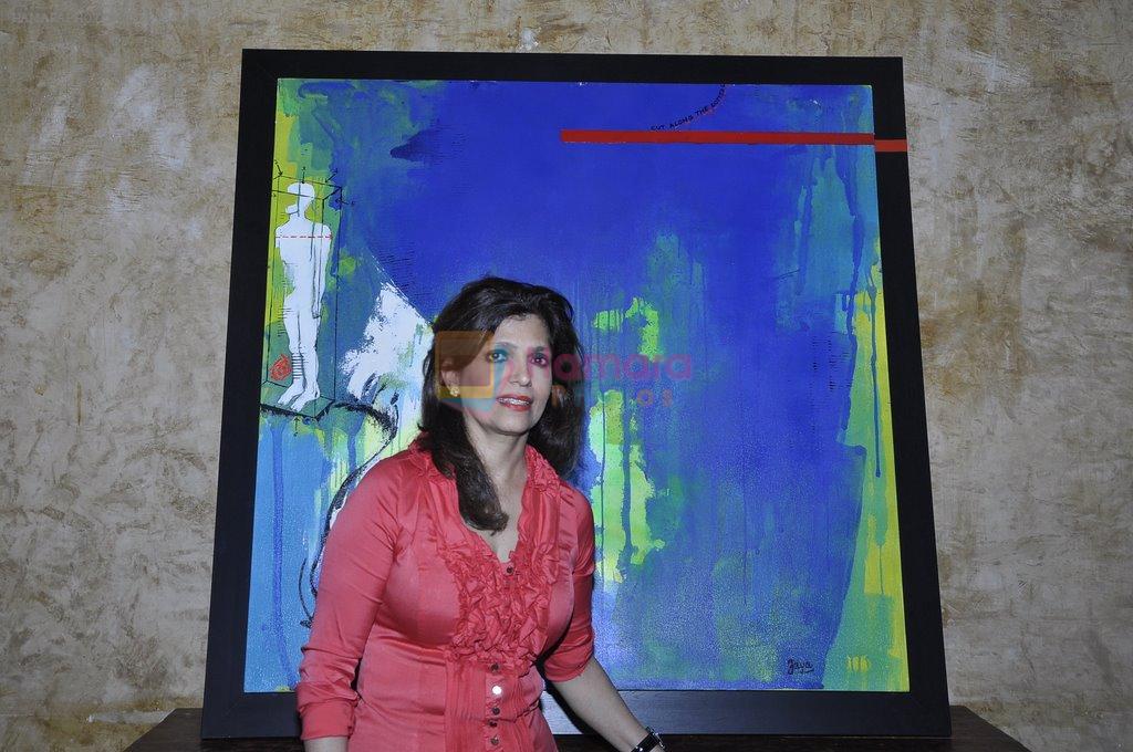 Bina Aziz at Jayam Lamba's art exhibition in Colaba on 18th Sept 2014
