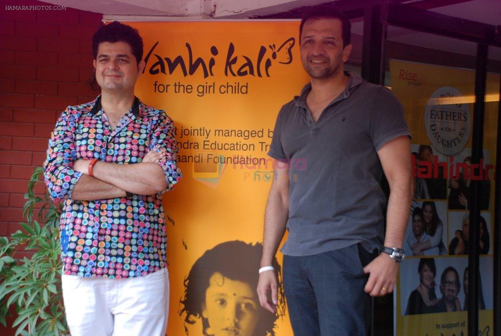 Atul Kasbekar and Dabboo Ratnani at Nanhi Kalhi event for Mahindras in Mumbai on 20th Sept 2014
