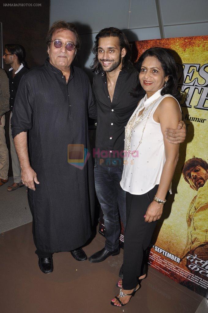 Vinod Khanna, Akhil Kapur at Desi Kattey premiere in Fun on 25th Sept 2014