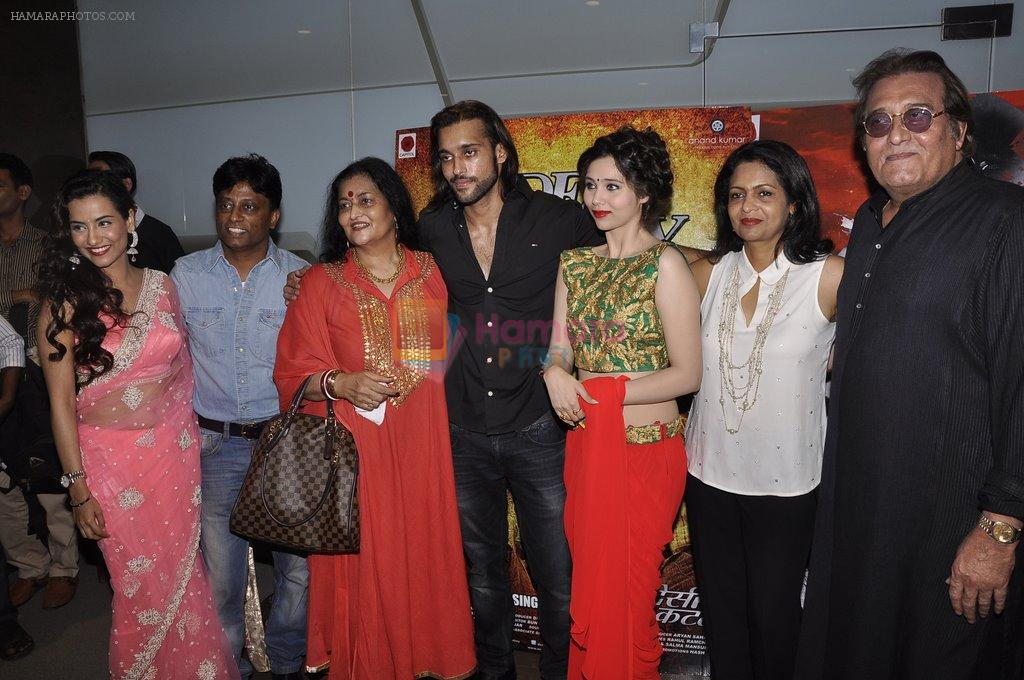 Akhil Kapur, Sasha Agha, Vinod Khanna , Tia Bajpai at Desi Kattey premiere in Fun on 25th Sept 2014