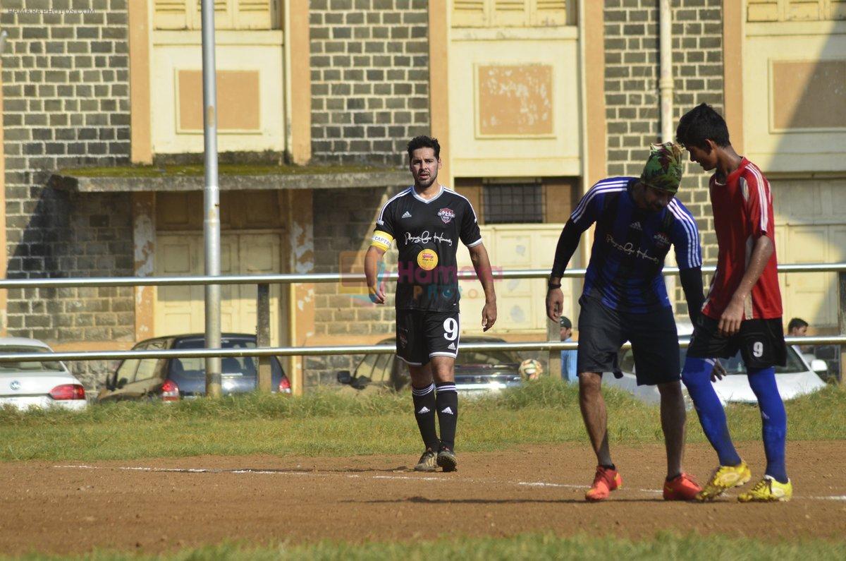 Dino Morea snapped playing football in Mumbai on 28th Sept 2014