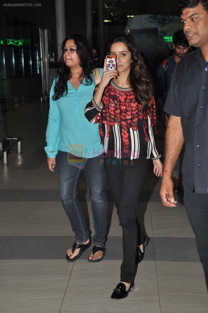 Shraddha Kapoor snapped at airport in Mumbai on 29th Sept 2014