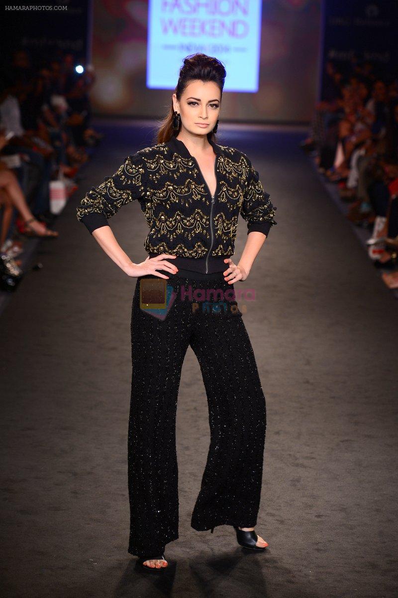 Dia Mirza walks for Karan Johar's Vero Moda Marquee at Myntra fashion week day 1 on 3rd Oct 2014
