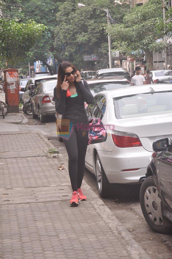 Bipasha Basu snapped post her workout in Bandra, Mumbai on 7th Oct 2014