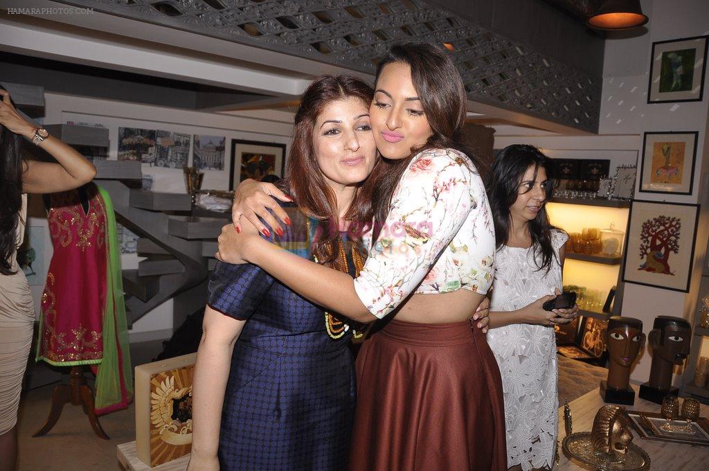 Sonakshi Sinha, Twinkle Khanna at Laila Singh showcases her new collection at Twinkle Khanna's Store The White Window in Mumbai on 9th Oct 2014