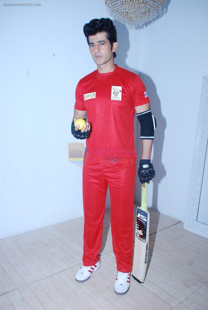 Hiten Tejwani at TV shoot for new season of Cricket league in Mumbai on 13th Oct 2014