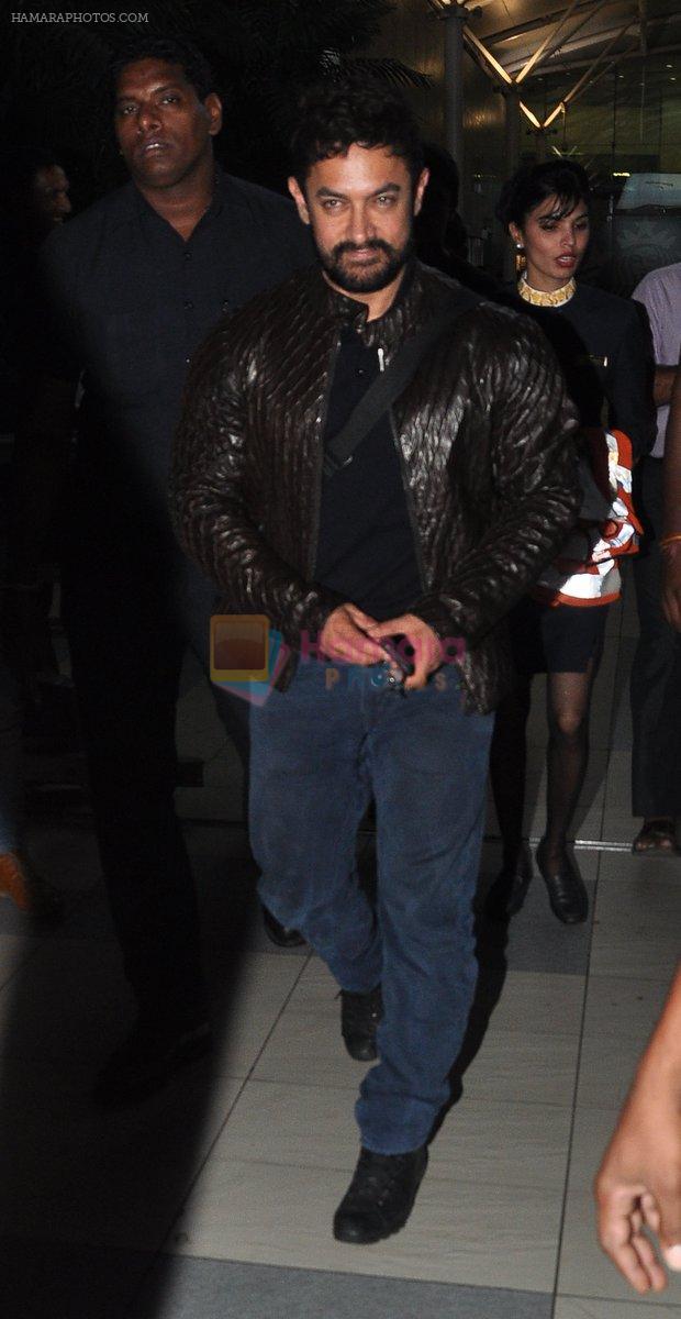 Aamir khan snapped at Domestic Airport in Mumbai on 19th Oct 2014