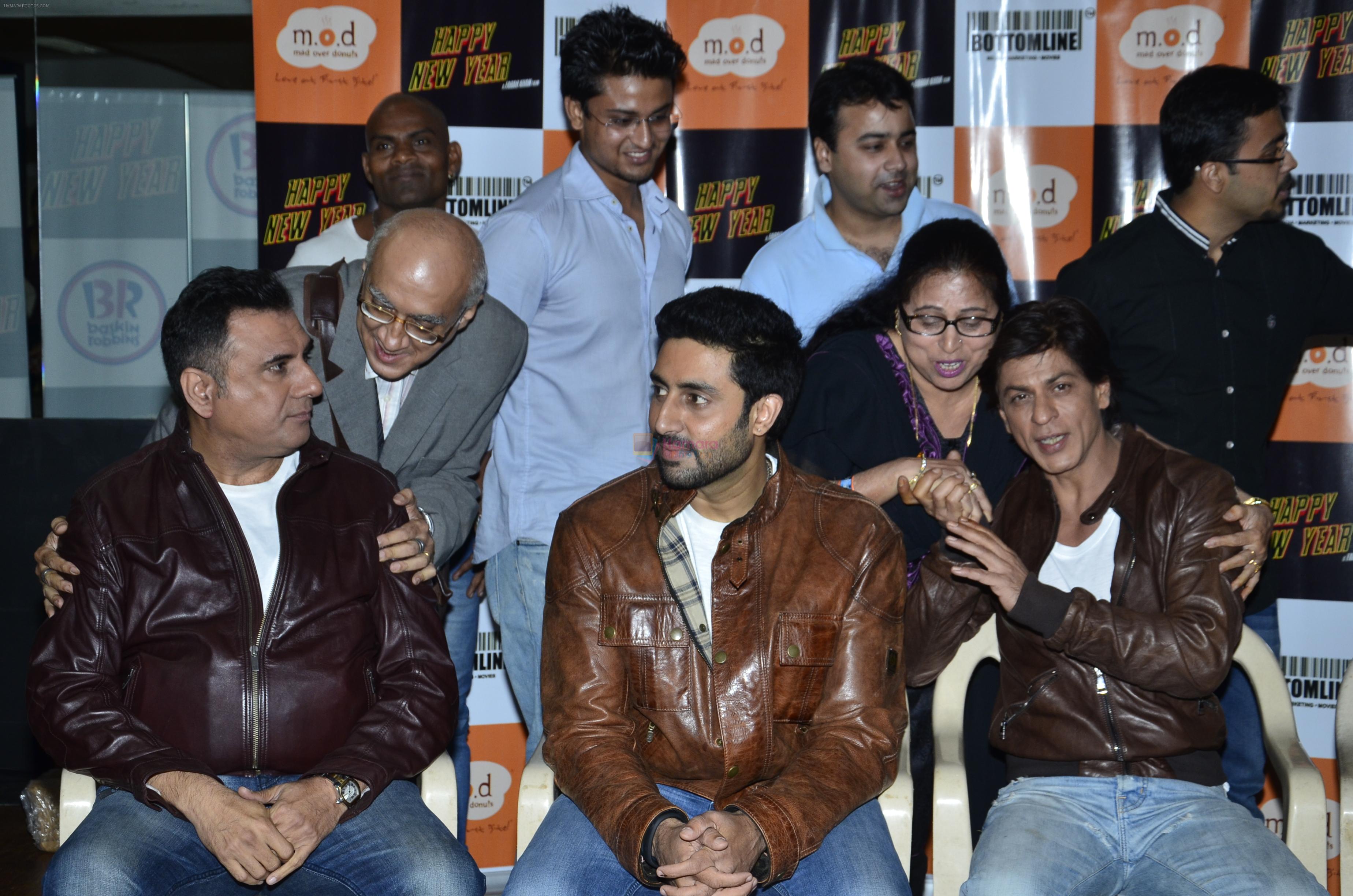 Boman Irani, Shahrukh Khan, Abhishek Bachchan at Mad Over Donuts - Happy New Year contest winners meet in Mumbai on 19th Oct 2014